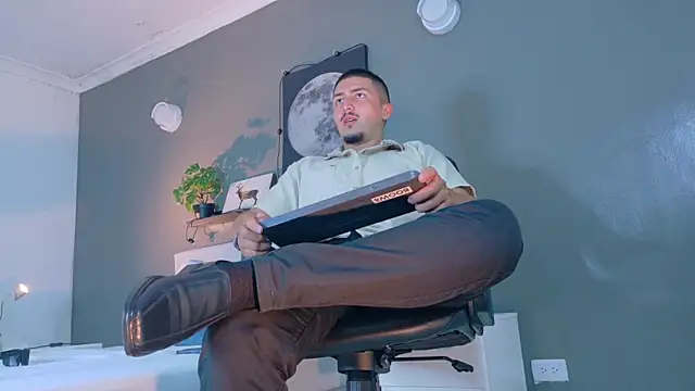 Snapshot of MrFox__ chatting on November 21, 2025, 7:57 pm MrFox online show from November 21, 2025, 7:57 pm