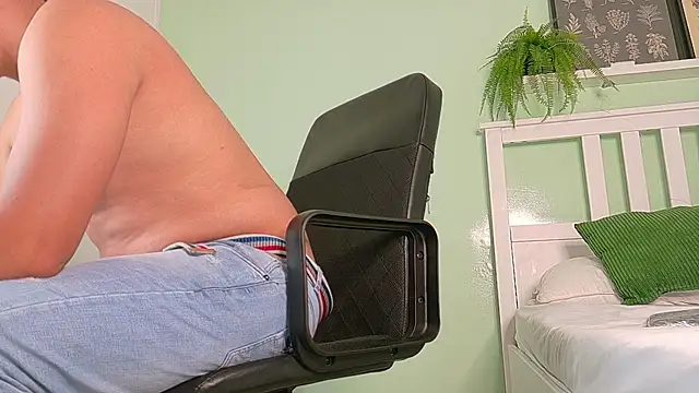 Snapshot of MrFox__ chatting on September 12, 2025, 7:35 pm MrFox online show from September 12, 2025, 7:35 pm