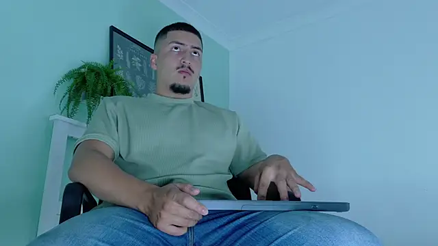 Snapshot of MrFox__ chatting on October 13, 2025, 7:26 pm MrFox online show from October 13, 2025, 7:26 pm