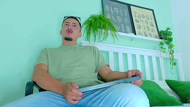 Snapshot of MrFox__ chatting on October 17, 2025, 7:15 pm MrFox online show from October 17, 2025, 7:15 pm