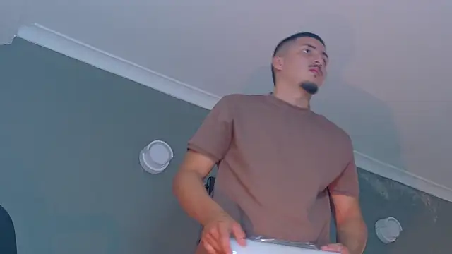 Snapshot of MrFox__ chatting on October 29, 2025, 7:46 pm MrFox online show from October 29, 2025, 7:46 pm