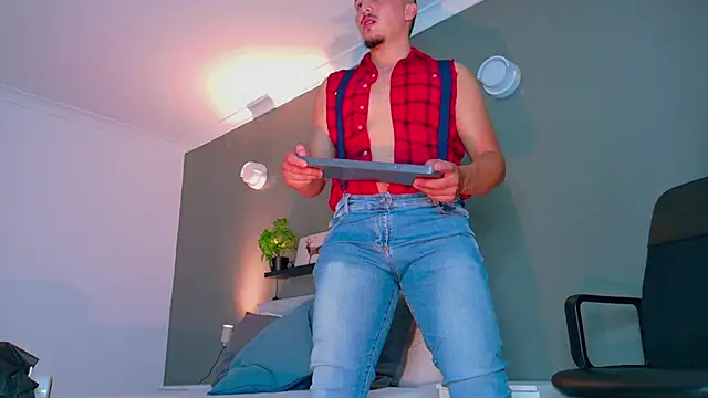 Snapshot of MrFox__ chatting on October 16, 2025, 7:33 pm MrFox online show from October 16, 2025, 7:33 pm