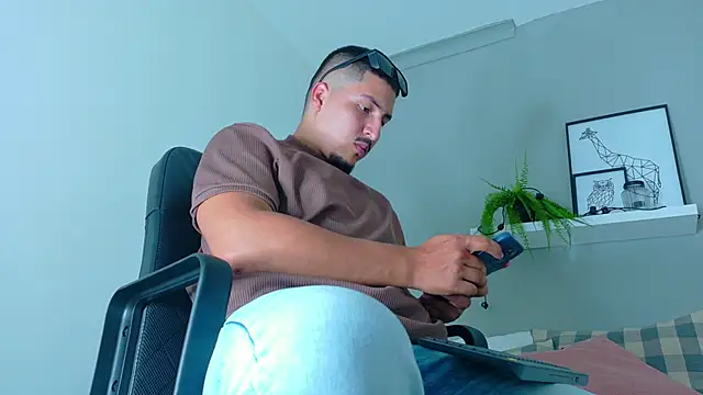 Snapshot of MrFox__ chatting on October 14, 2025, 7:25 pm MrFox online show from October 14, 2025, 7:25 pm