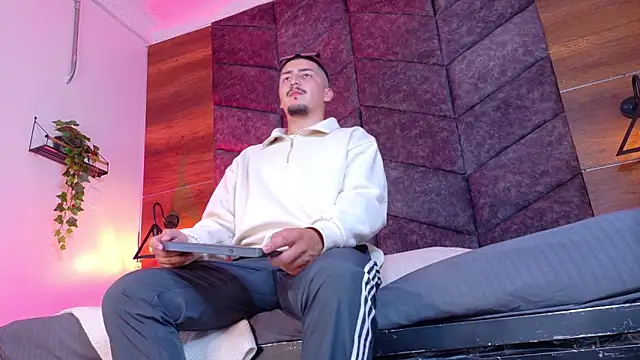 MrFox   online show from February 2, 2026, 7:35 pm