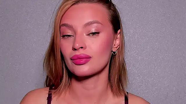 OliviaReece online show from November 23, 2025, 6:01 am