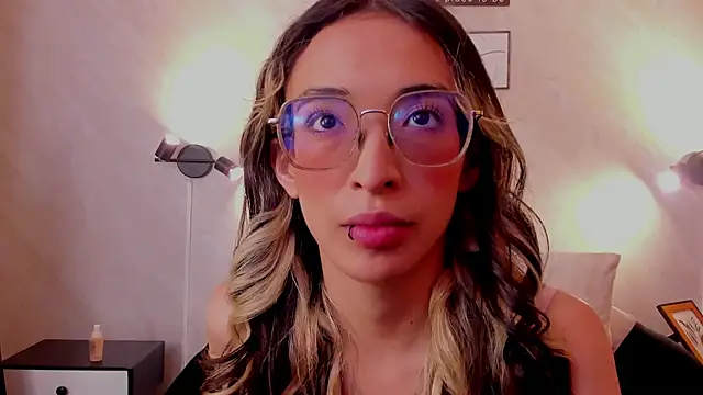 Snapshot of Emilia_Bons chatting on November 4, 2025, 2:54 pm Emilia Bons online show from November 4, 2025, 2:54 pm