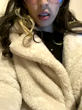 Snapshot of Emilia_Bons chatting on October 17, 2025, 2:48 am Emilia Bons online show from October 17, 2025, 2:48 am