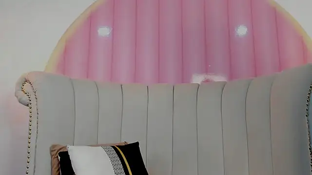 Emilia Bons online show from December 18, 2025, 1:55 am