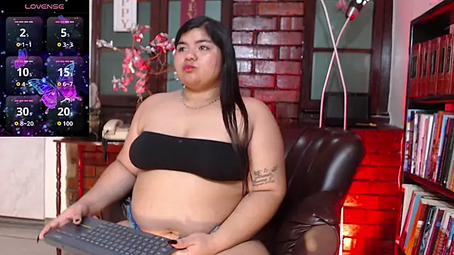 Snapshot of Lia_Arellano chatting on October 25, 2025, 7:03 pm Lia Arellano online show from October 25, 2025, 7:03 pm