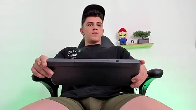 Mikecooper online show from November 6, 2025, 1:53 am