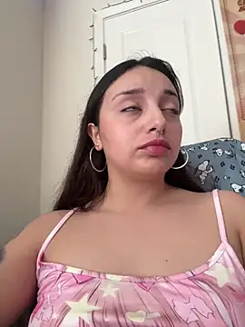 Snapshot of CharmingMaddie chatting on April 18, 2026, 5:15 pm CharmingMaddie online show from April 18, 2026, 5:15 pm