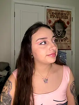 CharmingMaddie online show from December 3, 2025, 7:24 pm