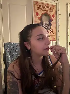 Snapshot of CharmingMaddie chatting on April 18, 2026, 5:10 am CharmingMaddie online show from April 18, 2026, 5:10 am
