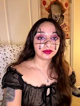 CharmingMaddie online show from December 19, 2025, 6:49 am