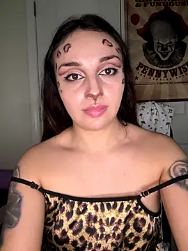 CharmingMaddie online show from December 18, 2025, 5:12 am