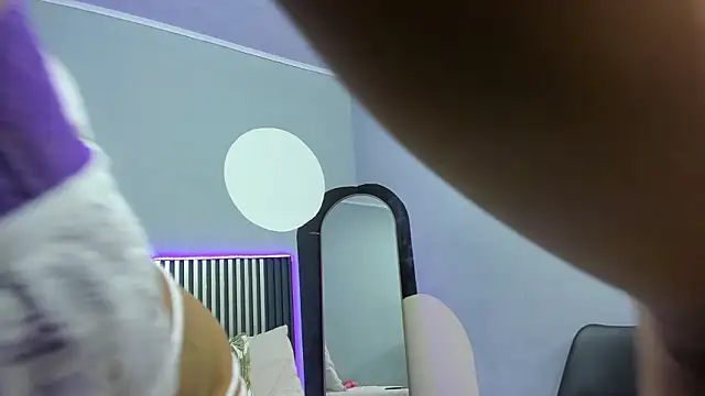 Violett Salvatore online show from March 26, 2026, 3:21 pm