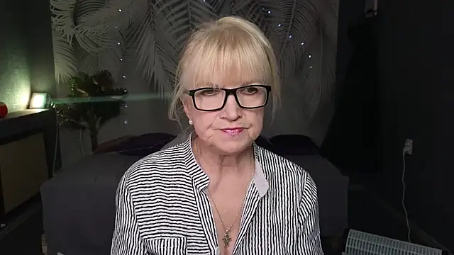 Snapshot of Sabina_Ros chatting on December 15, 2025, 6:30 am Sabina Ros online show from December 15, 2025, 6:30 am