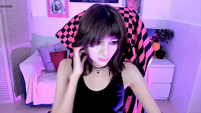 CrystallBloom online show from October 9, 2025, 1:28 am