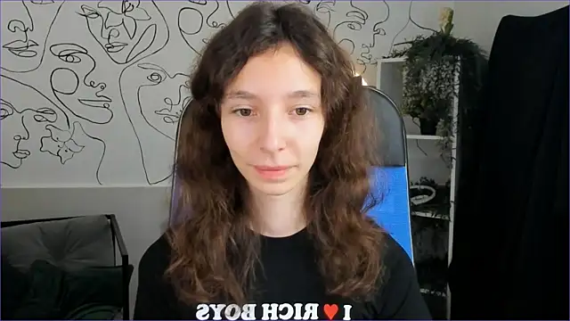 Snapshot of EmmanuellBrown chatting on October 17, 2025, 1:02 pm EmmanuellBrown online show from October 17, 2025, 1:02 pm