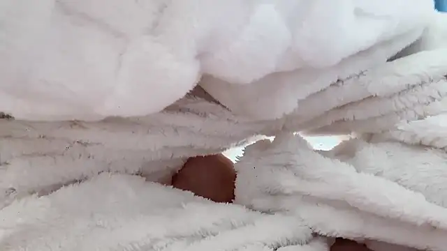 xiaojie2563 online show from December 14, 2025, 11:27 am