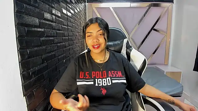 Darlys69x online show from September 25, 2025, 1:33 am