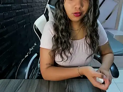 Darlys69x online show from September 21, 2025, 2:39 am