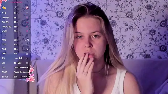 AngelAnty online show from December 20, 2025, 2:09 pm