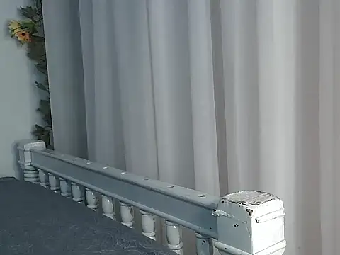 angelainparis28 online show from November 5, 2025, 6:05 am