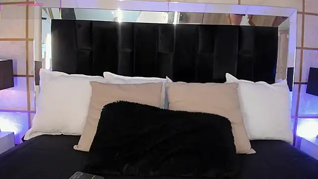 GretaVelvet online show from October 12, 2025, 6:42 pm