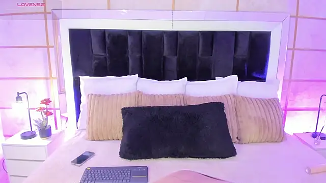 GretaVelvet online show from February 2, 2026, 7:35 pm