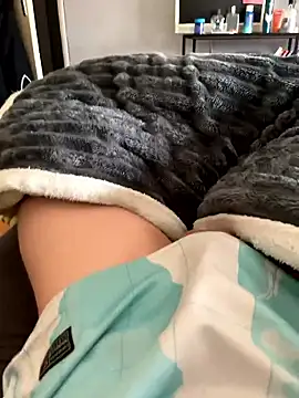 Snapshot of Zizibeaugoss chatting on January 13, 2026, 12:31 pm Zizibeaugoss online show from January 13, 2026, 12:31 pm