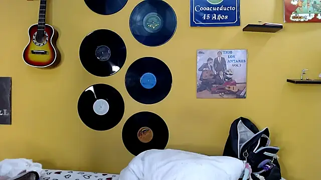 meisevil77 online show from March 3, 2026, 2:51 am