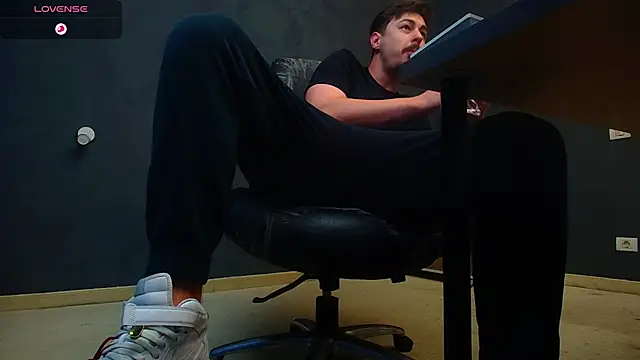 EnzoRace online show from November 5, 2025, 6:05 am