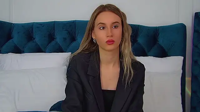 VictoriaHopsons online show from November 9, 2025, 6:17 am