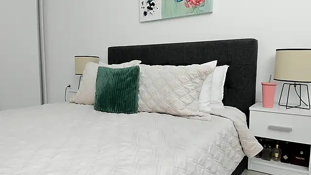 Snapshot of erikasweetie chatting on October 8, 2025, 8:27 am erikasweetie online show from October 8, 2025, 8:27 am