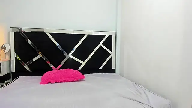 iisabella noa online show from September 9, 2025, 12:36 pm