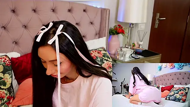 JenniferLovve online show from February 13, 2026, 5:51 am