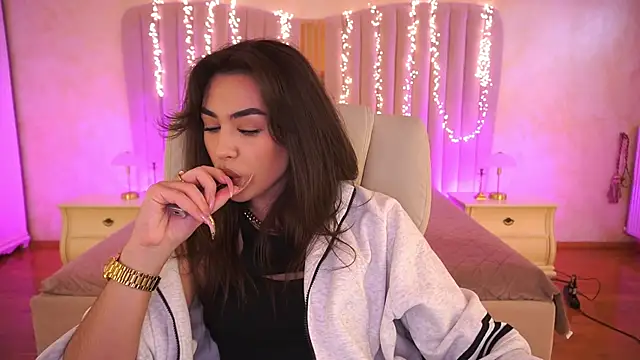 EricaSin online show from April 3, 2026, 1:17 pm