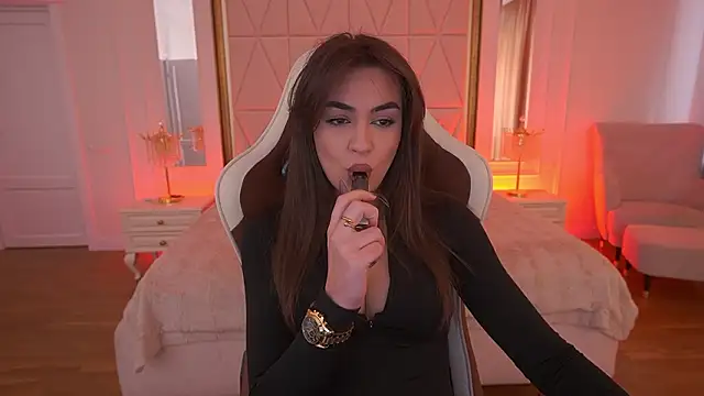 EricaSin online show from February 3, 2026, 8:41 am