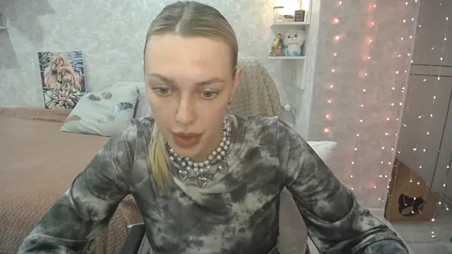 NickyAdamidi online show from October 21, 2025, 4:28 pm