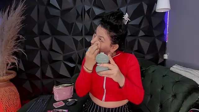 helenasaenz online show from December 19, 2025, 12:29 pm