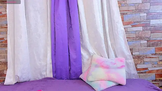 Brandy brown  online show from April 15, 2026, 11:27 pm