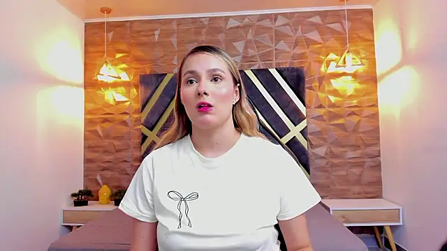 Emmaa white  online show from March 28, 2026, 5:14 pm