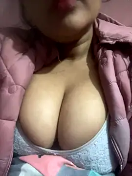 Snapshot of mona_15 chatting on January 5, 2026, 10:24 pm mona 15 online show from January 5, 2026, 10:24 pm