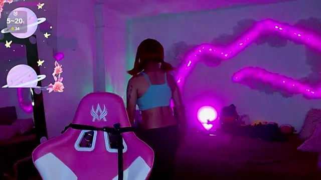 larah uwu online show from October 10, 2025, 7:47 pm