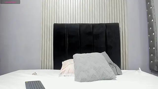 Sex samantha online show from April 14, 2026, 3:33 am