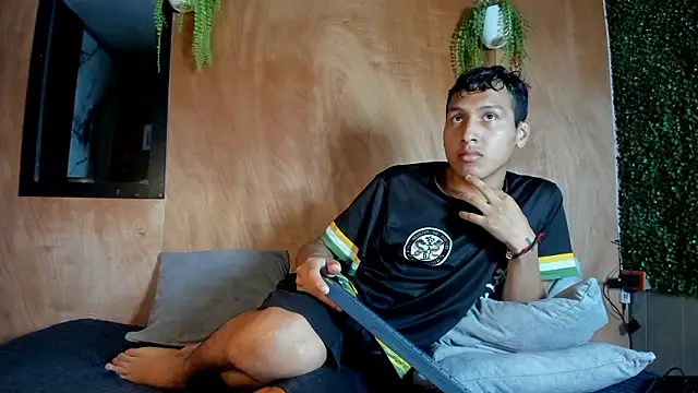 spicy adonhis online show from March 27, 2026, 1:23 pm