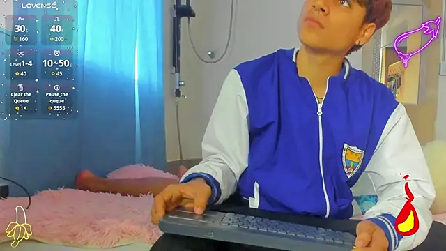 Snapshot of spicy_adonhis chatting on October 27, 2025, 12:39 pm spicy adonhis online show from October 27, 2025, 12:39 pm