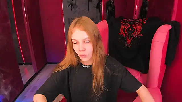 Selen hells weet online show from October 5, 2025, 5:03 pm