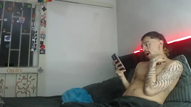Snapshot of playfulboys_ chatting on February 8, 2026, 6:22 am playfulboys online show from February 8, 2026, 6:22 am